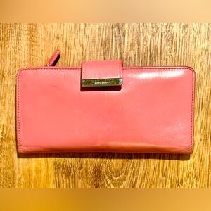 Vintage 00’s MIU MIU Baby Pink glove leather bifold wallet